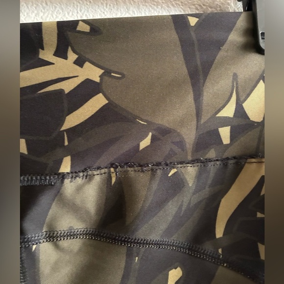 Marika Sport Palm Printed Capri Athletic Active Leggings Olive M - Picture 11 of 11